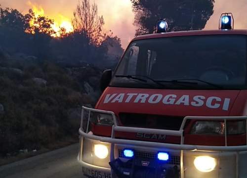 Fotografija 9 - Pogledajte kako je izgledala borba s velikim požarom između Jadrtovca i Žaborića
