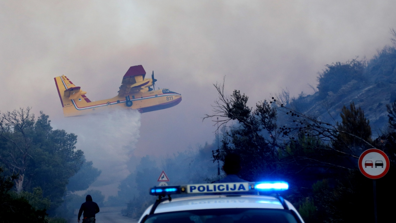 Kod Jadrtovca više nema otvorene vatre: 'Vatrogasci će na požarištu morati dežurati cijeli dan'