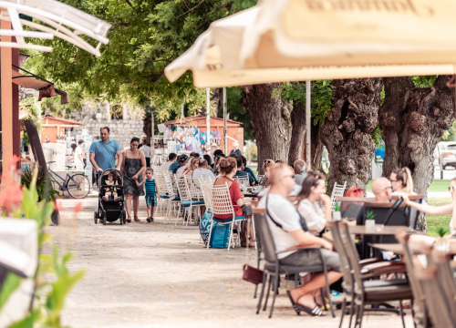 Od 1. rujna otvaraju se zatvoreni dijelovi kafića, radno vrijeme ostaje do ponoći