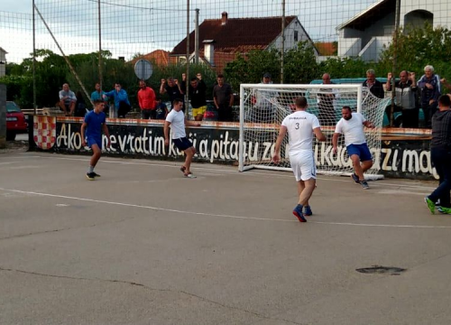 Fotografija 3 - 'Za Kiaru Goršić': Varoš II pobjednik humanitarnog turnira u Tinju