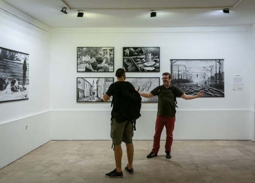 Fotografija 2 - Izložbom fotografija  'On the move' počeo je 9. Fališ: 'Jedna borba, još jedno mjesto'