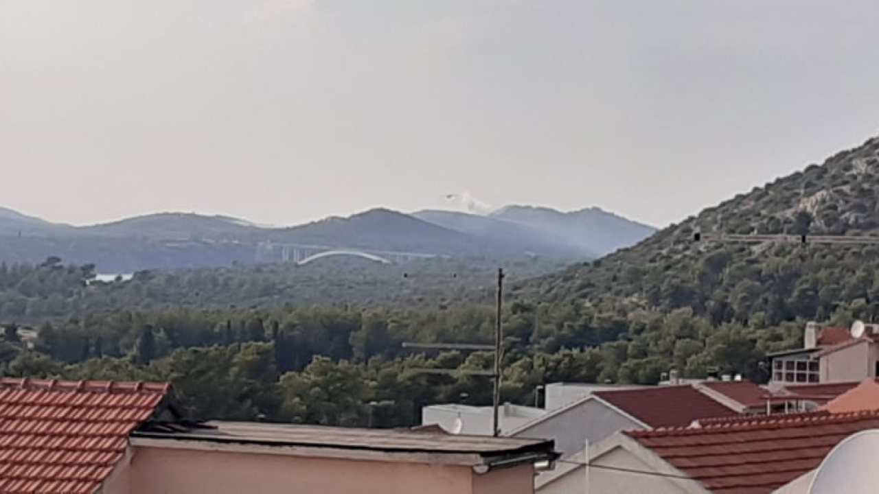 Lokaliziran požar u Dobrom Dolcu: Otvorena cesta od magistrale do Zatona