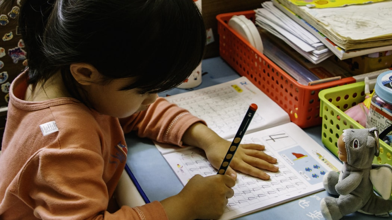 Grad daje novčanu pomoć za nabavu radnih bilježnica i drugog školskog materijala, evo kako se prijaviti