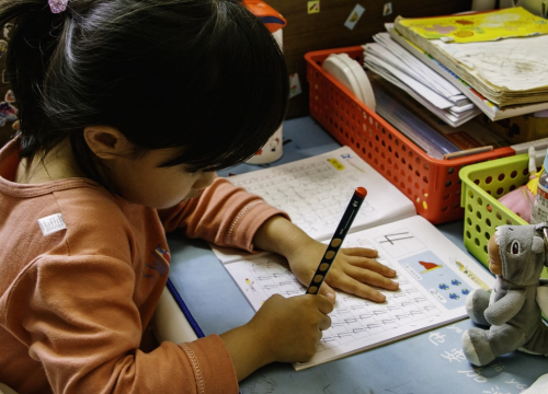 Grad daje novčanu pomoć za nabavu radnih bilježnica i drugog školskog materijala, evo kako se prijaviti