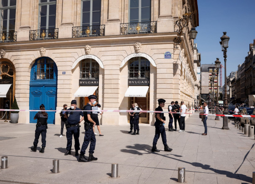 Filmska pljačka u Parizu: Lopovi provalili u draguljarnicu i ukrali nakit vrijedan milijune eura