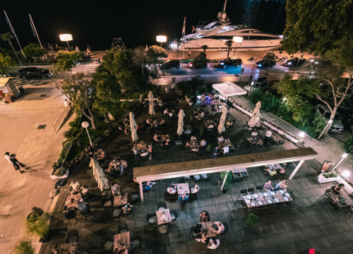 Fotografija 3 - Terasa hotela Jadran ovog ljeta ‘vraćena’ Šibenčanima, a svirke uživo nastavljaju i nakon sezone!