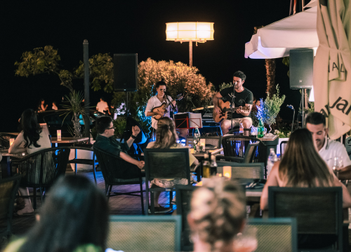 Fotografija 7 - Terasa hotela Jadran ovog ljeta ‘vraćena’ Šibenčanima, a svirke uživo nastavljaju i nakon sezone!