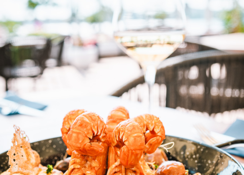 Fotografija 8 - Terasa hotela Jadran ovog ljeta ‘vraćena’ Šibenčanima, a svirke uživo nastavljaju i nakon sezone!