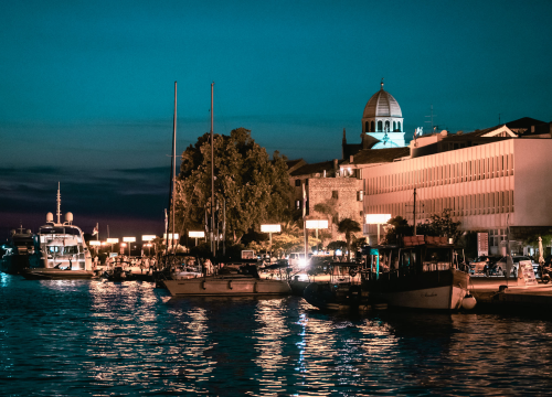 Fotografija 10 - Terasa hotela Jadran ovog ljeta ‘vraćena’ Šibenčanima, a svirke uživo nastavljaju i nakon sezone!