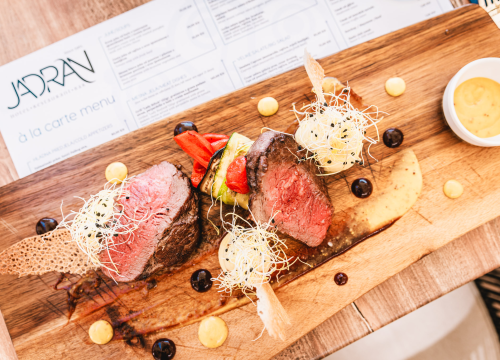 Fotografija 13 - Terasa hotela Jadran ovog ljeta ‘vraćena’ Šibenčanima, a svirke uživo nastavljaju i nakon sezone!