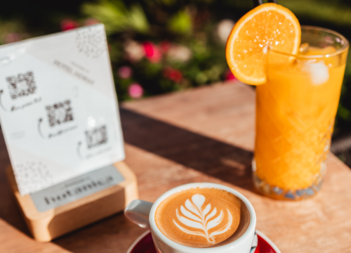 Fotografija 14 - Terasa hotela Jadran ovog ljeta ‘vraćena’ Šibenčanima, a svirke uživo nastavljaju i nakon sezone!