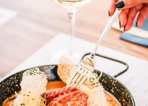 Fotografija 26 - Terasa hotela Jadran ovog ljeta ‘vraćena’ Šibenčanima, a svirke uživo nastavljaju i nakon sezone!