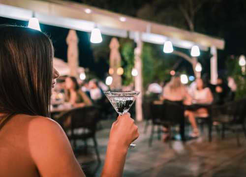 Fotografija 29 - Terasa hotela Jadran ovog ljeta ‘vraćena’ Šibenčanima, a svirke uživo nastavljaju i nakon sezone!