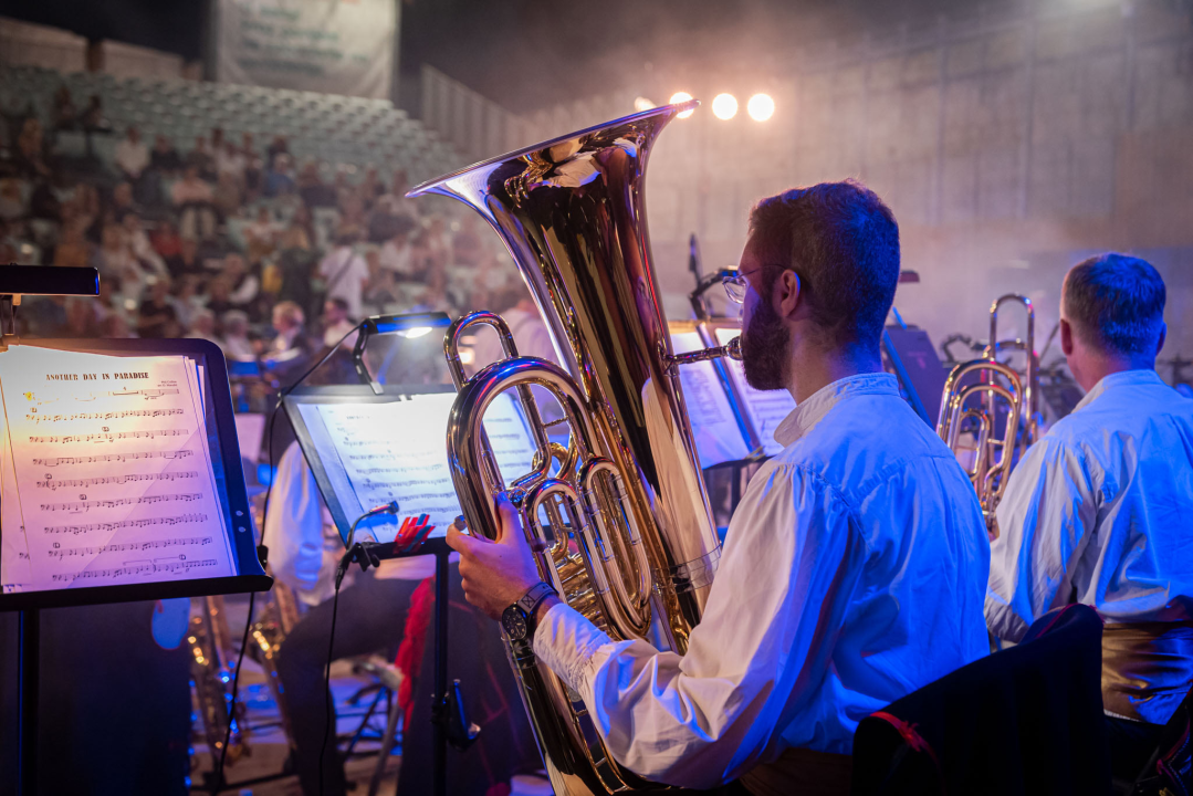 Šibenska narodna glazba i 4 tenora raspjevali publiku za kraj sezone