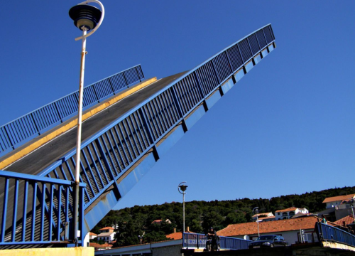 Most u Tisnom ne dižu više svaki dan: Zasad tri puta tjedno, a na zimu samo jednom