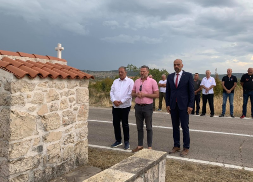 Fotografija 13 - Položeni vijenci: Sjećanje na heroja Marinka Karduma i sve hrvatske branitelje koji su dali život za slobodu
