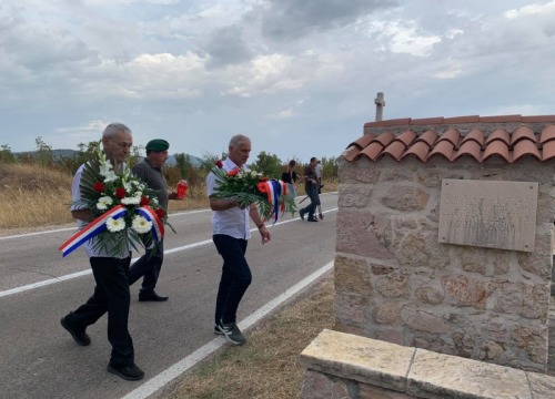 Fotografija 10 - Položeni vijenci: Sjećanje na heroja Marinka Karduma i sve hrvatske branitelje koji su dali život za slobodu