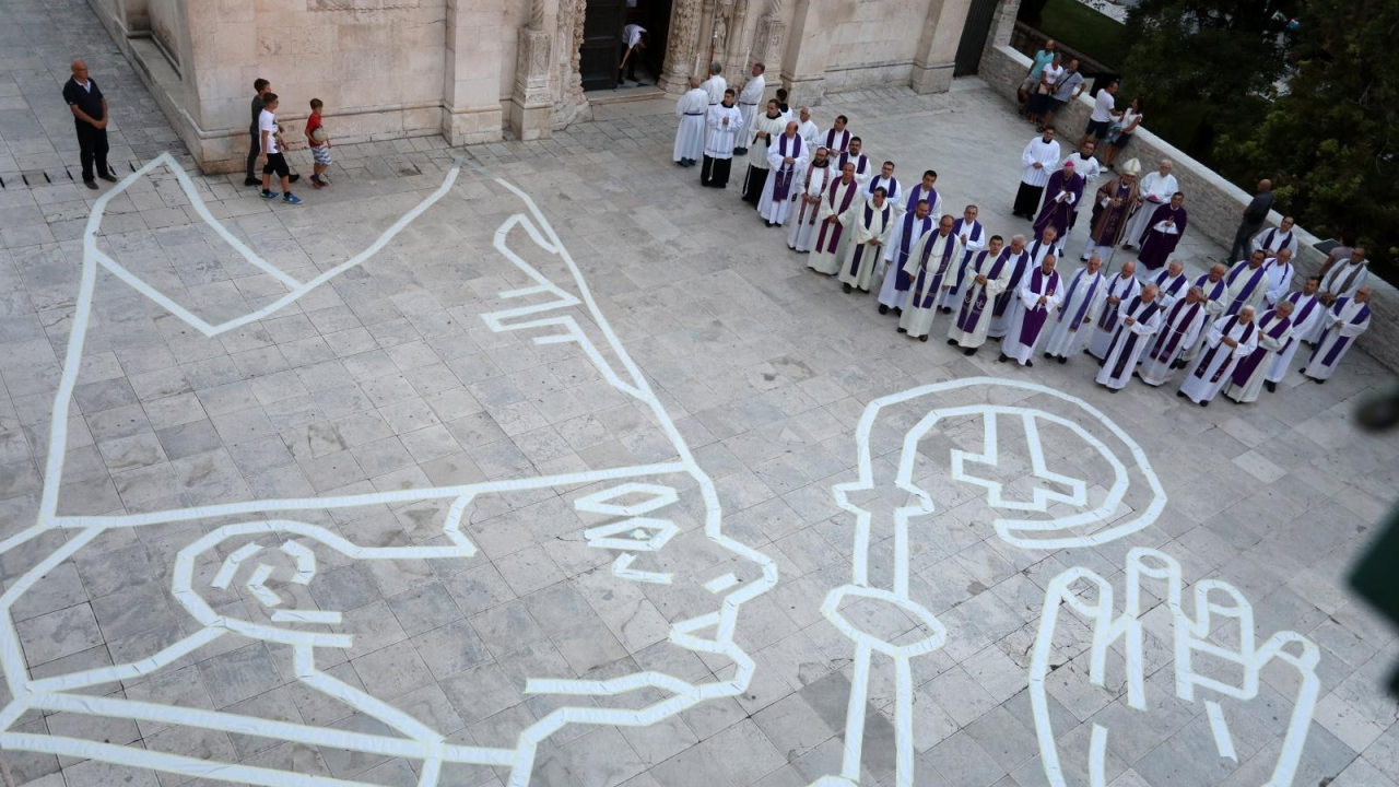 Strikoman kod katedrale snimio milenijsku fotografiju posvećenu biskupu Srećku Badurini