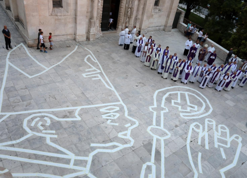 Strikoman kod katedrale snimio milenijsku fotografiju posvećenu biskupu Srećku Badurini