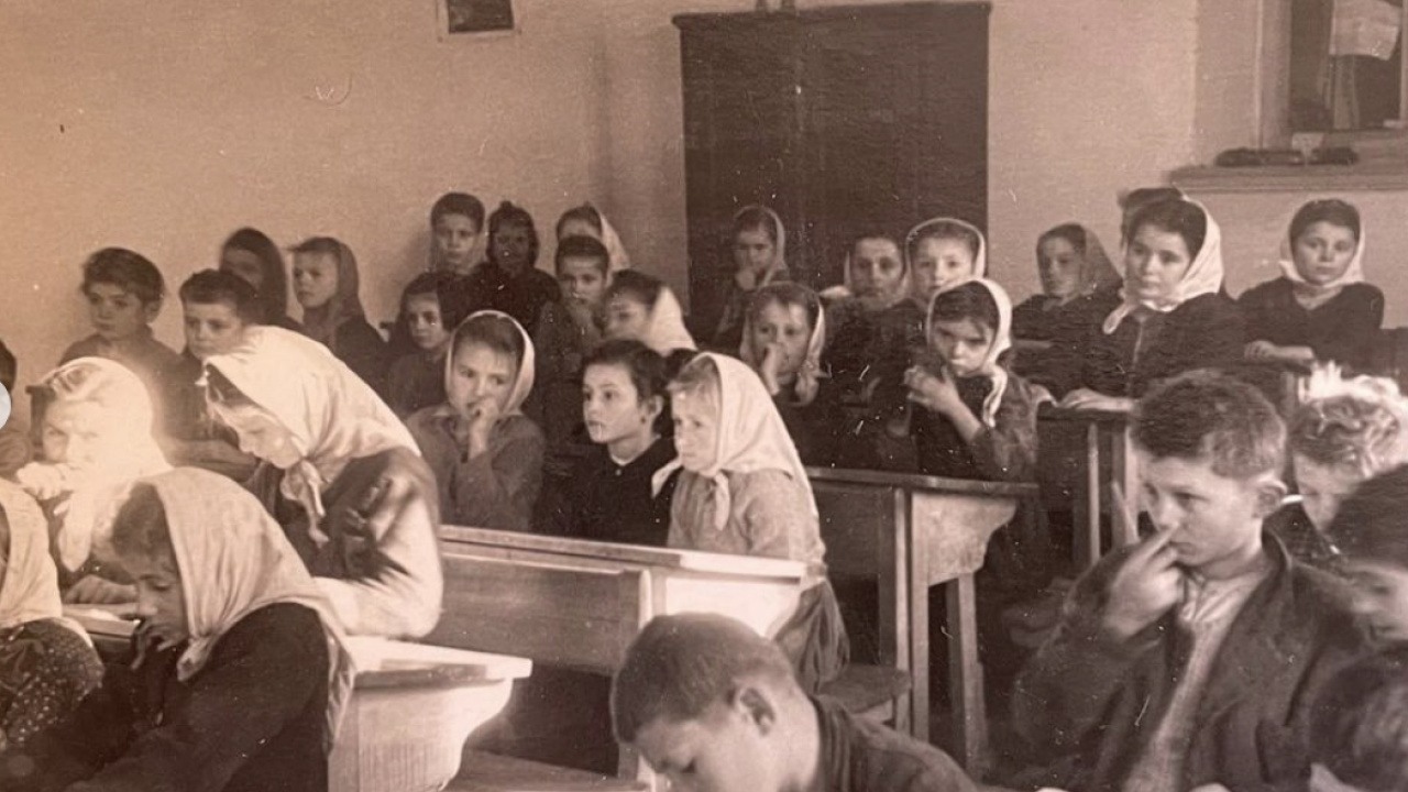 Ovo su školarci iz šibenske Zagore 50-ih godina prošlog stoljeća: Život je bujao prije iseljavanja u gradove!