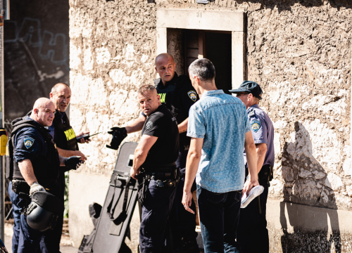 Fotografija 9 - Razbojništvo u ljekarni kod Kronjinog magazina: Nema ozlijeđenih, razbojnik uhićen u blizini
