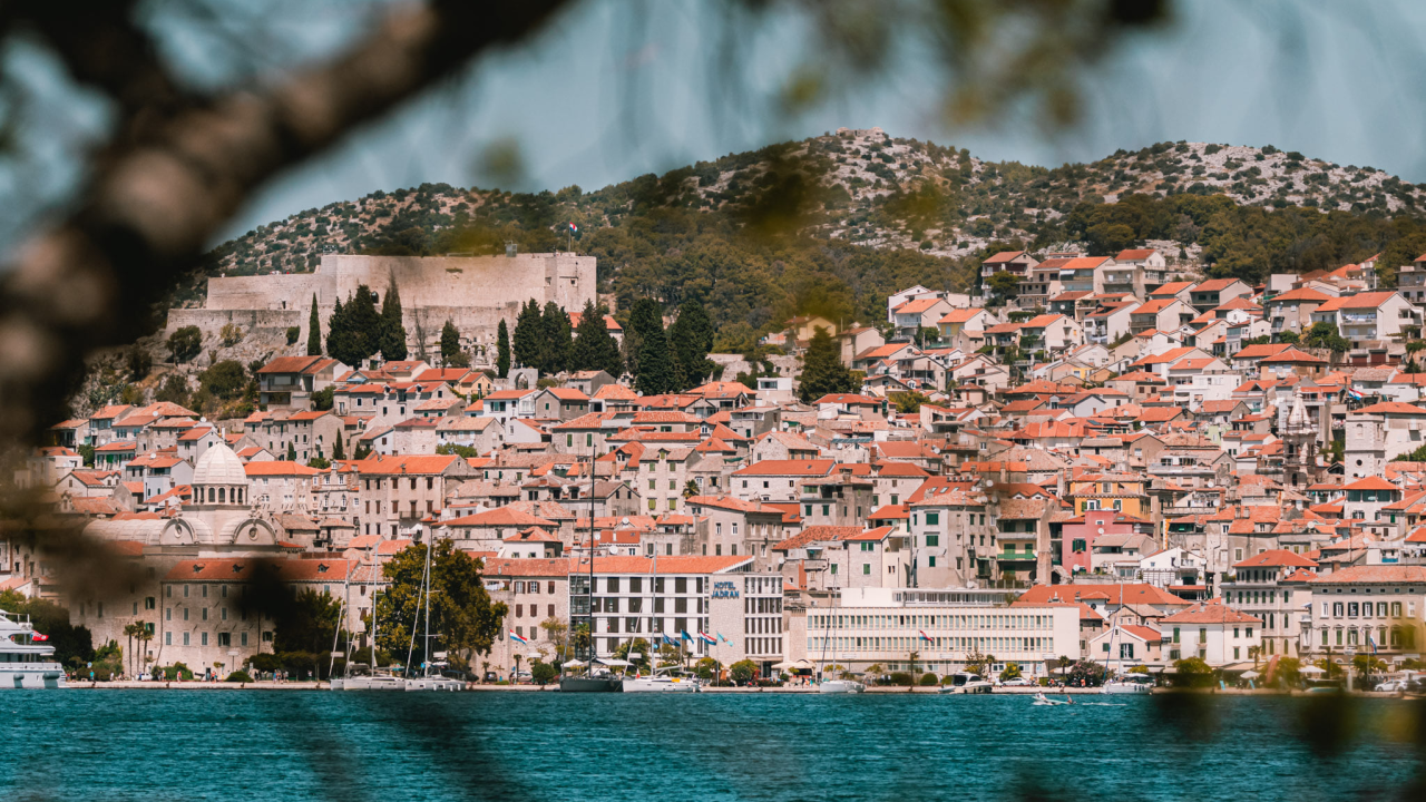 Bura će do kraja dana oslabiti, za vikend okreće na jugo: Na vidiku i novo pogoršanje