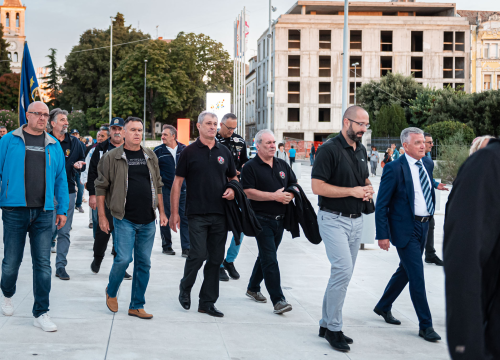 Fotografija 2 - Fotogalerija mimohoda branitelja šibenskim ulicama do tvrđave sv. Mihovila