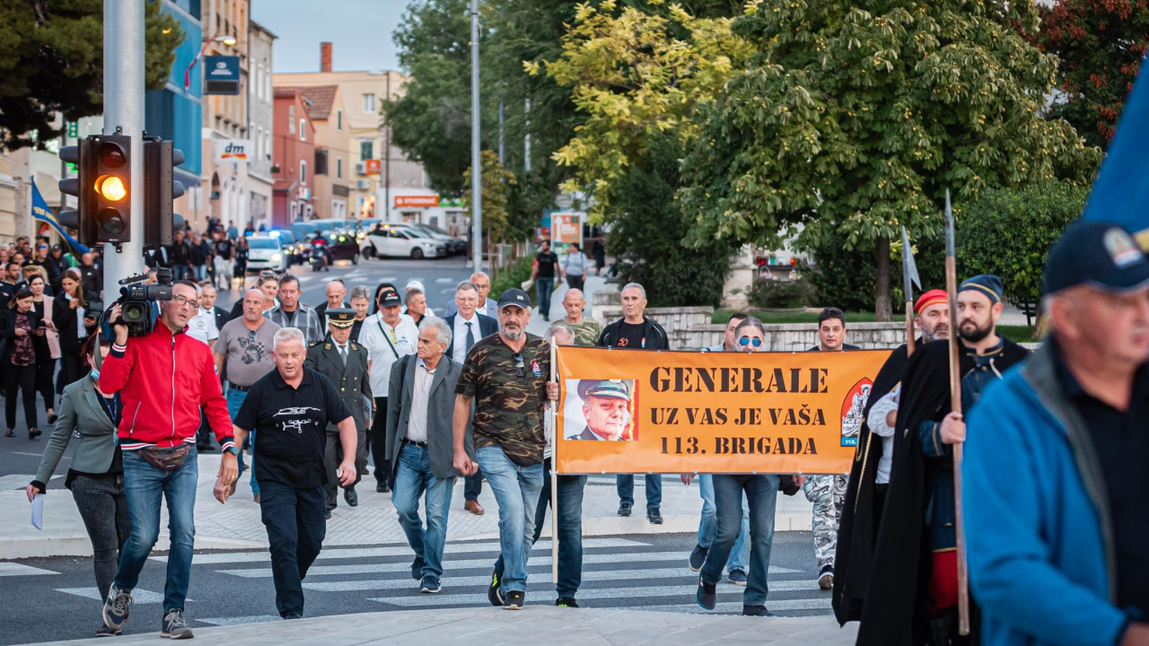 Fotogalerija mimohoda branitelja šibenskim ulicama do tvrđave sv. Mihovila