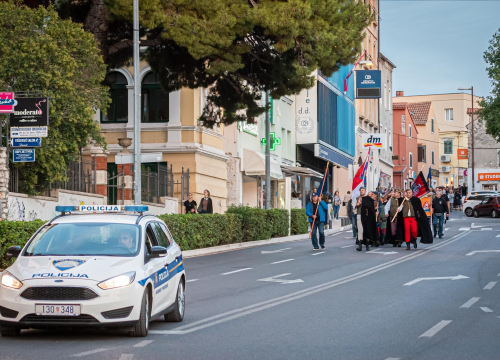 Fotografija 6 - Fotogalerija mimohoda branitelja šibenskim ulicama do tvrđave sv. Mihovila
