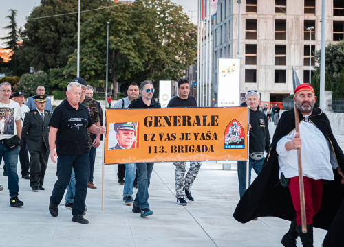 Fotografija 11 - Fotogalerija mimohoda branitelja šibenskim ulicama do tvrđave sv. Mihovila