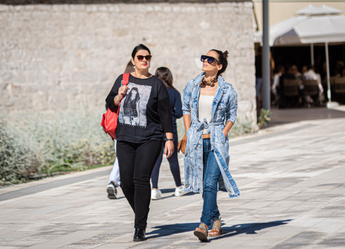 Fotografija 3 - Modno osviještene sugrađanke pokazale kako izgleda look za čistu desetku