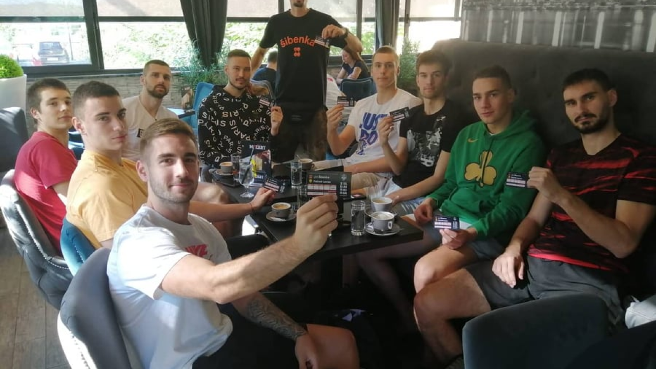 Narančasti podržali humanitarnu akciju za šestogodišnju Kiaru: ‘Dođite na Baldekin, kupite ulaznicu i tako joj pomozite'