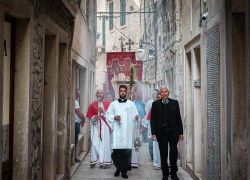 Fotografija 2 - Tradicionalnom procesijom i misom Šibenčani proslavili Dan grada: Donosimo fotogaleriju