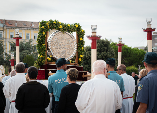 Fotografija 4 - Tradicionalnom procesijom i misom Šibenčani proslavili Dan grada: Donosimo fotogaleriju