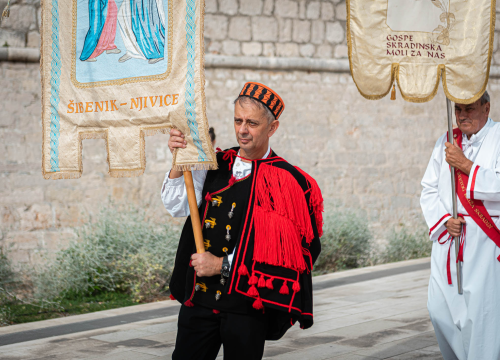 Fotografija 6 - Tradicionalnom procesijom i misom Šibenčani proslavili Dan grada: Donosimo fotogaleriju