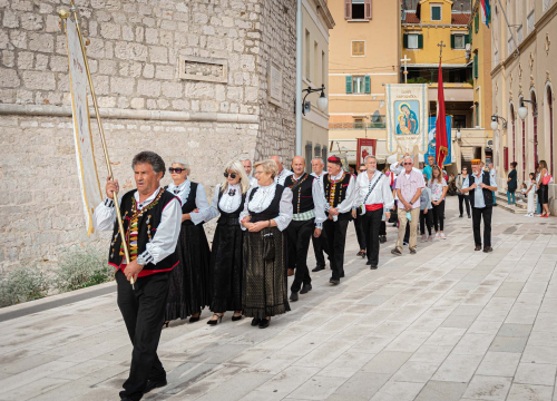 Fotografija 10 - Tradicionalnom procesijom i misom Šibenčani proslavili Dan grada: Donosimo fotogaleriju