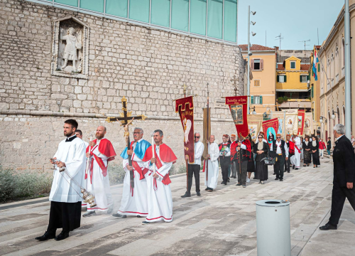 Fotografija 9 - Tradicionalnom procesijom i misom Šibenčani proslavili Dan grada: Donosimo fotogaleriju