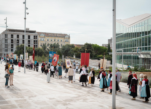 Fotografija 11 - Tradicionalnom procesijom i misom Šibenčani proslavili Dan grada: Donosimo fotogaleriju