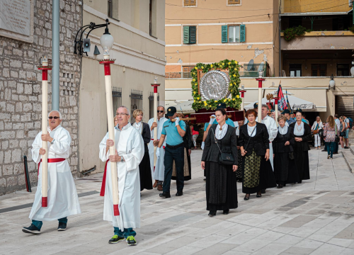 Fotografija 13 - Tradicionalnom procesijom i misom Šibenčani proslavili Dan grada: Donosimo fotogaleriju