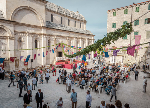 Fotografija 24 - Tradicionalnom procesijom i misom Šibenčani proslavili Dan grada: Donosimo fotogaleriju