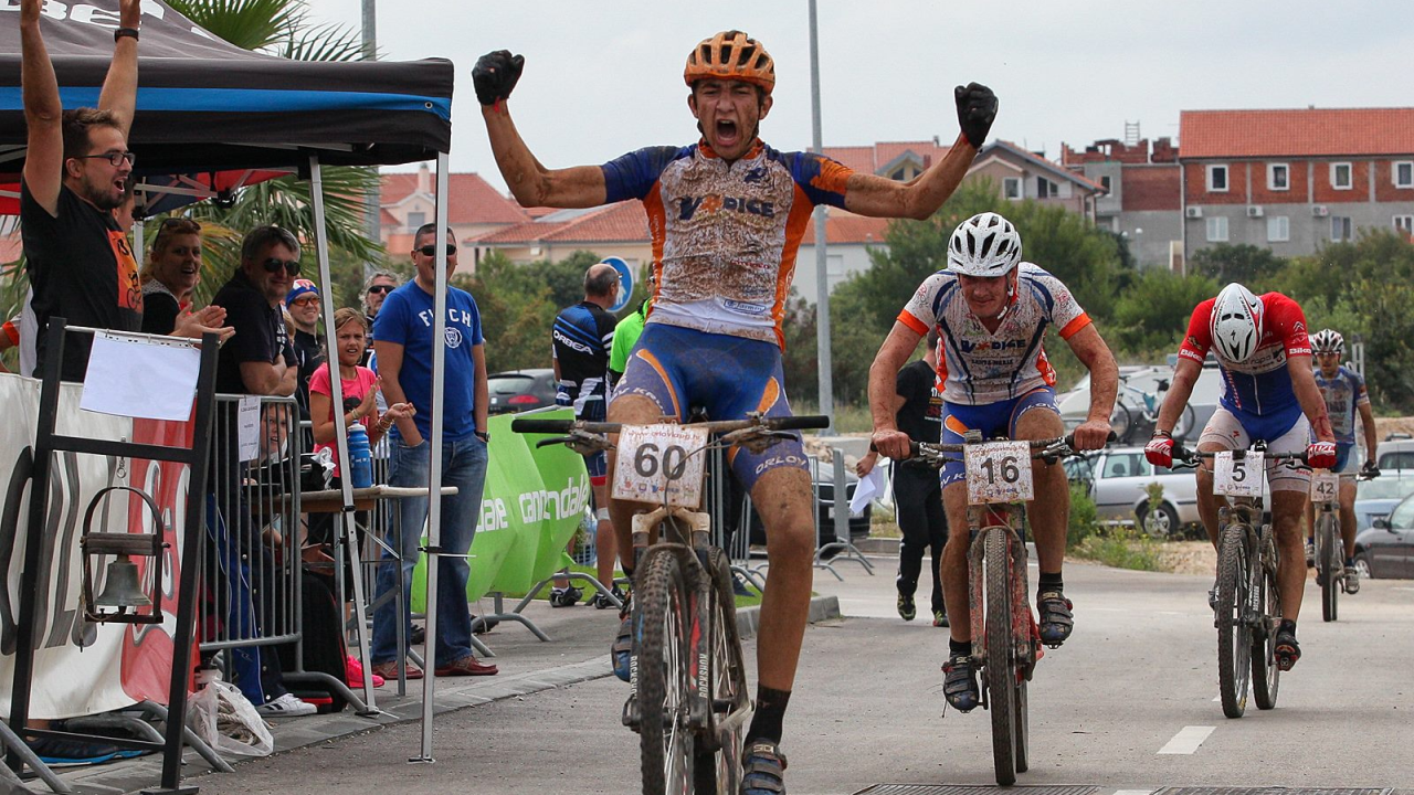 Gabrin maraton u Vodicama: Najbolji hrvatski brdski biciklisti voze u spomen na Gabrijela Skočića i stradale vatrogasce