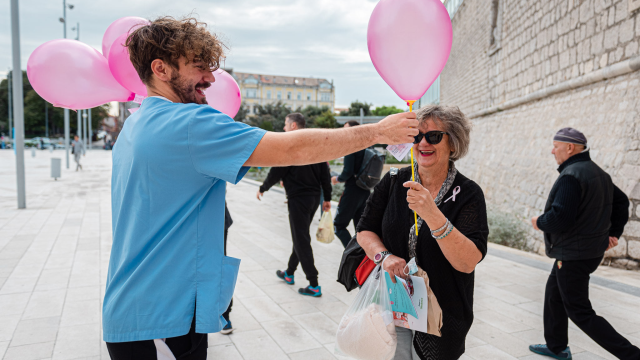 Obilježen Dan ružičaste vrpce: 'Otkrivanje raka dojke u ranoj fazi u 90 posto slučajeva osigurava izlječenje'