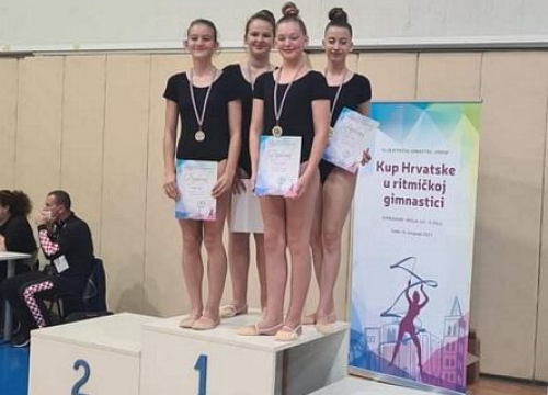 Fotografija 9 - Gimnastičarke Šibenik-Dalmacije osvajale medalje i u individualnim i u grupnim vježbama