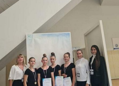 Fotografija 5 - Gimnastičarke Šibenik-Dalmacije osvajale medalje i u individualnim i u grupnim vježbama