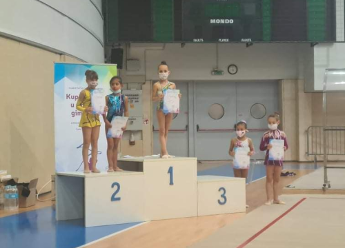 Fotografija 7 - Gimnastičarke Šibenik-Dalmacije osvajale medalje i u individualnim i u grupnim vježbama