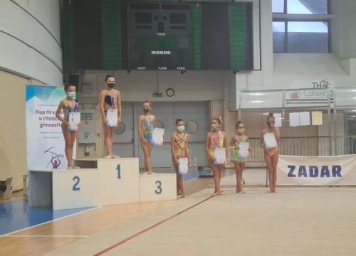 Fotografija 8 - Gimnastičarke Šibenik-Dalmacije osvajale medalje i u individualnim i u grupnim vježbama