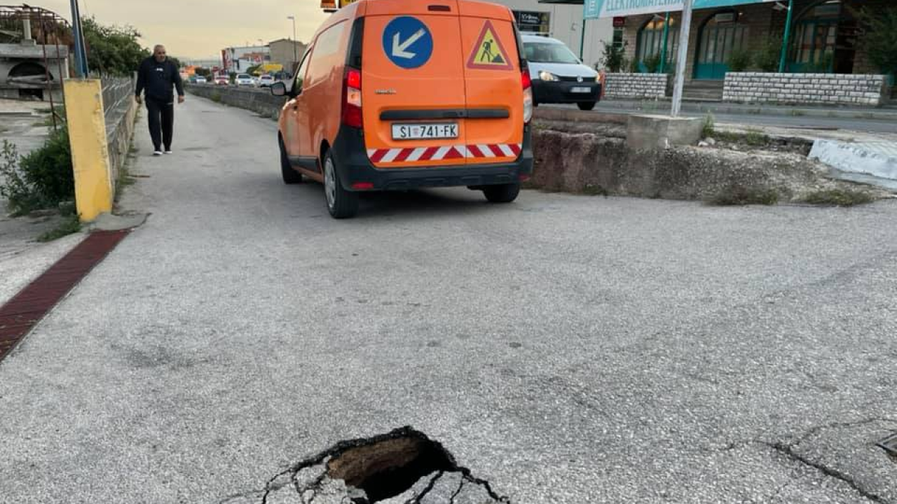 Vozači, pripazite kad vozite po Crnici: Otvorila se velika rupa u asfaltu