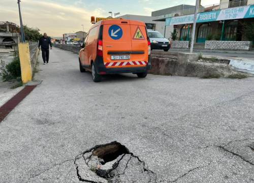Vozači, pripazite kad vozite po Crnici: Otvorila se velika rupa u asfaltu