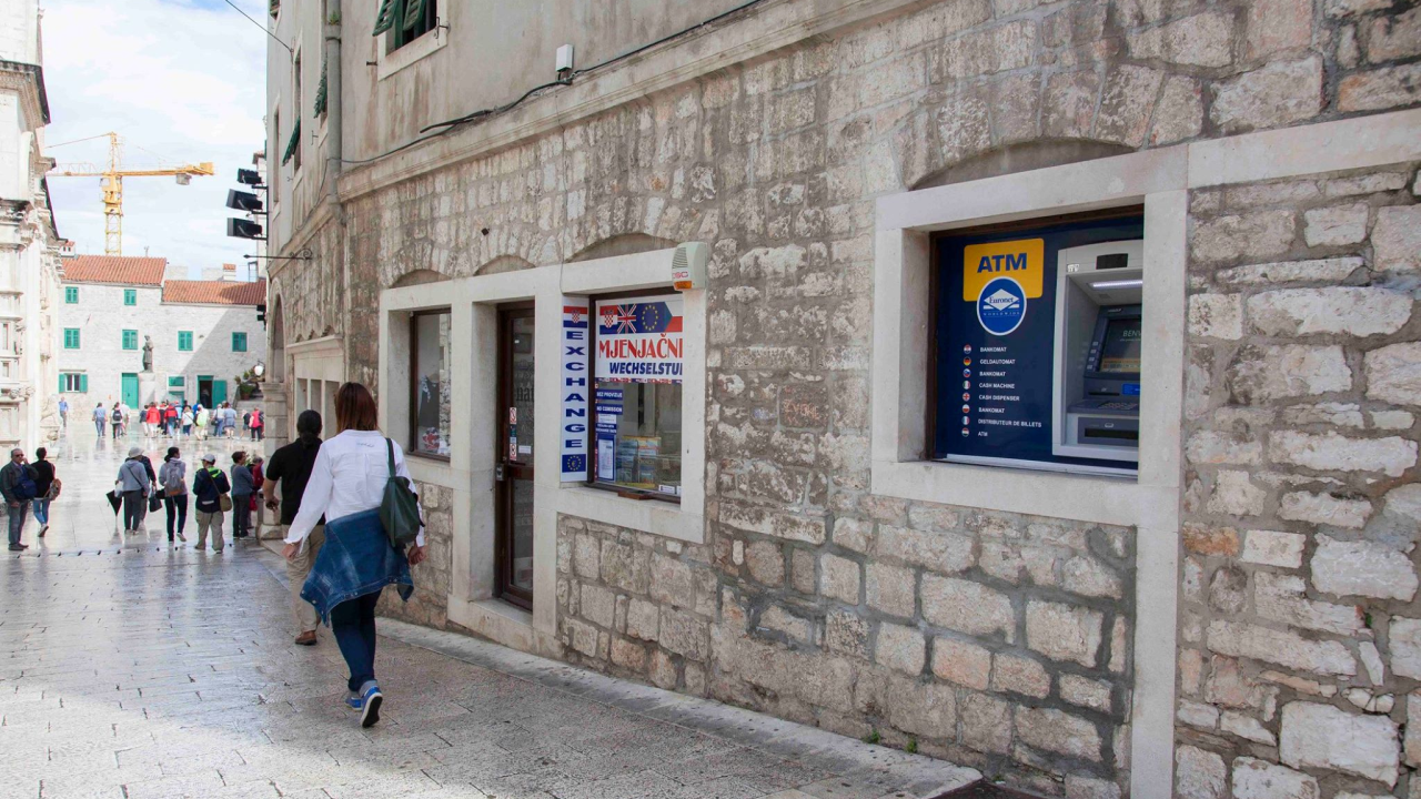 Velika promjena: Čak pola bankomata u Hrvatskoj moglo bi biti ukinuto, evo što se mijenja