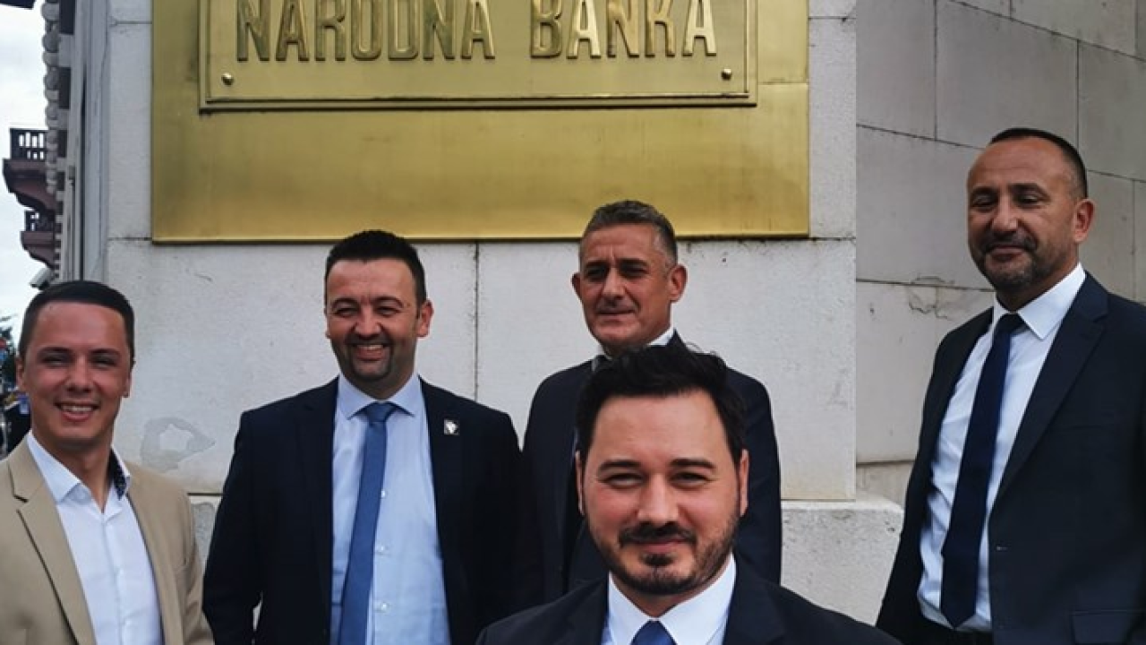 Suverenisti u nedjelju kreću skupljati potpise za referendum protiv eura